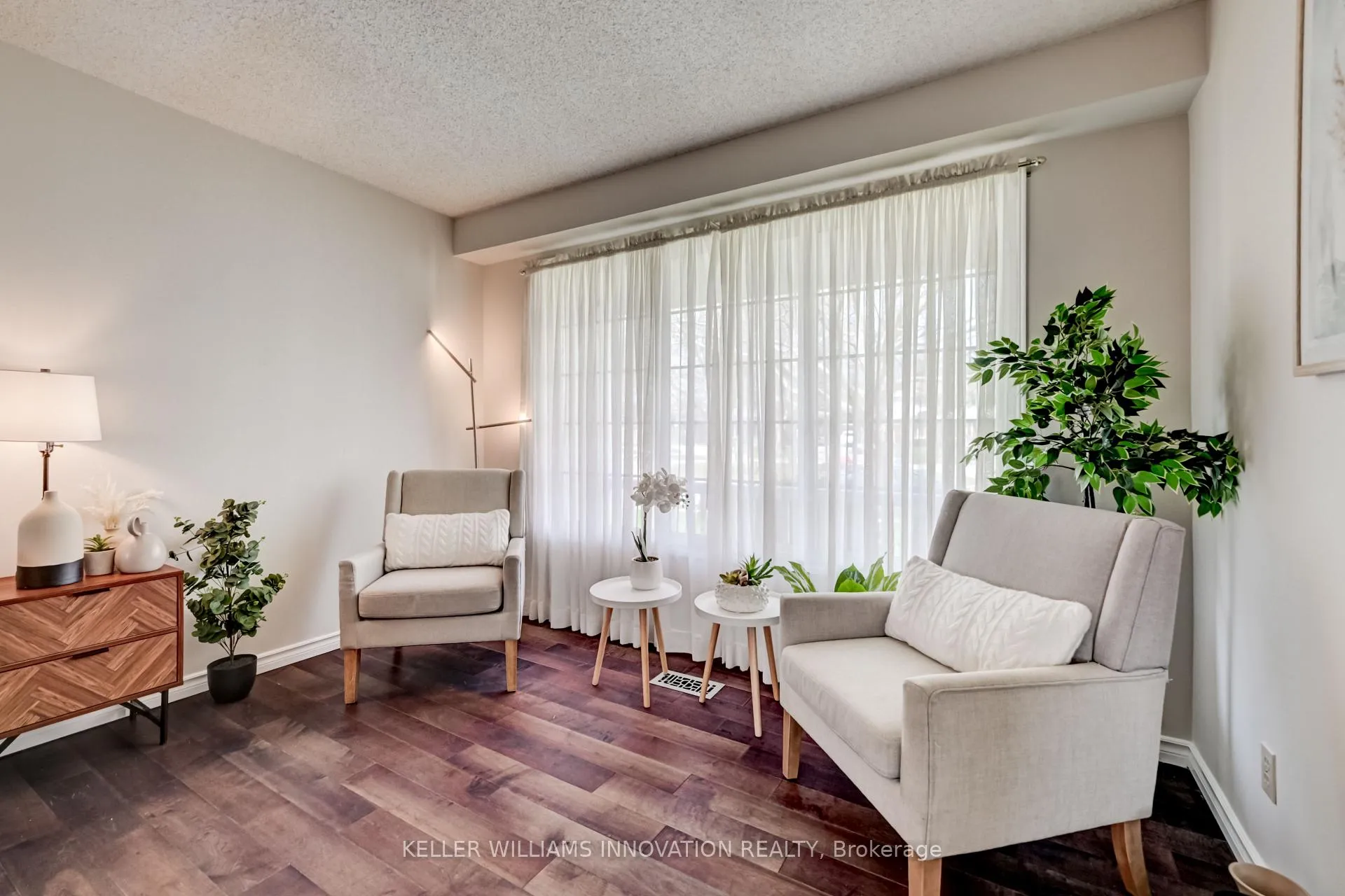 Photo 1 of 33 Carlyle Place, Kitchener — HOMEH
