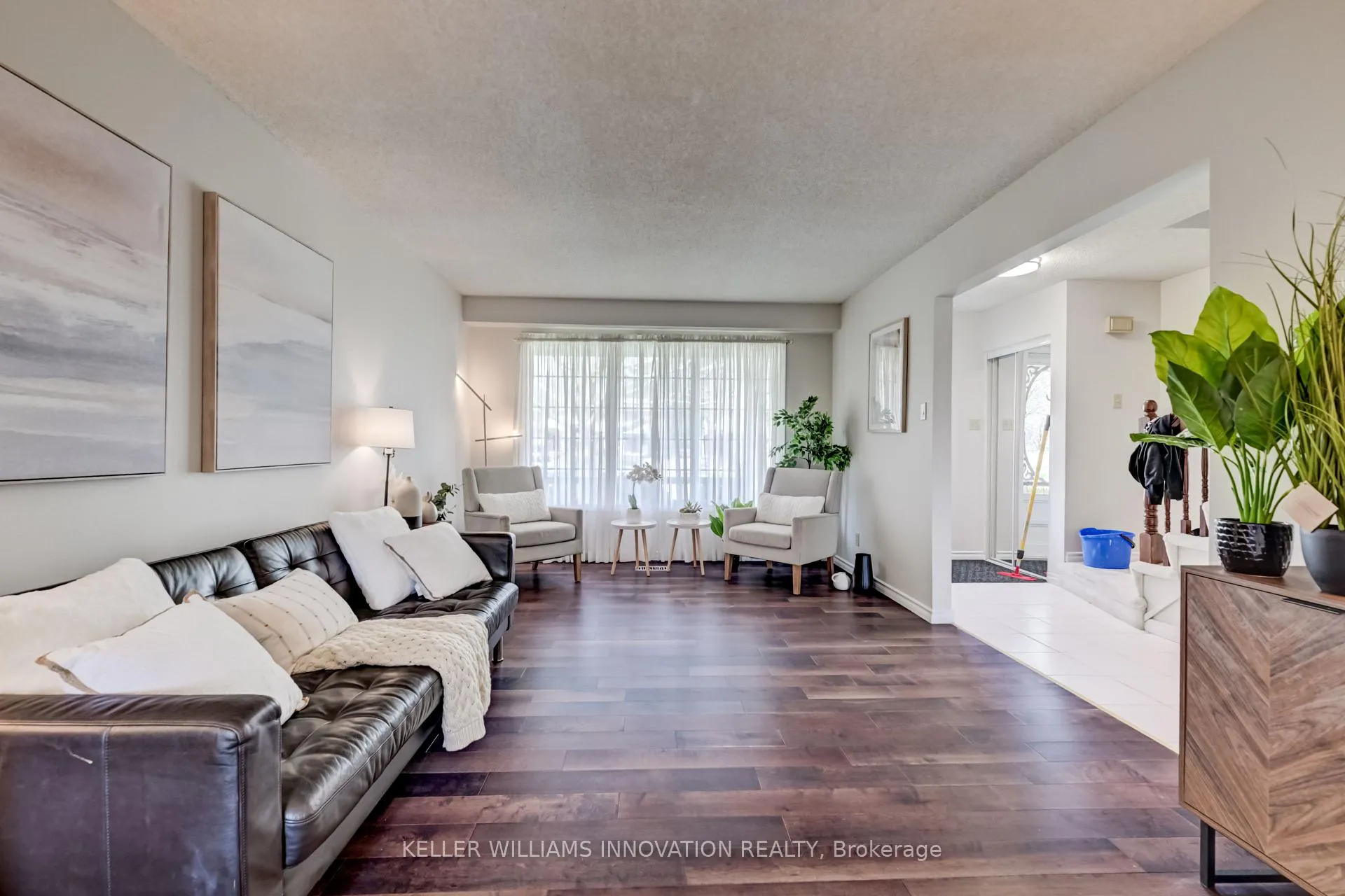 Photo 2 of 33 Carlyle Place, Kitchener — HOMEH