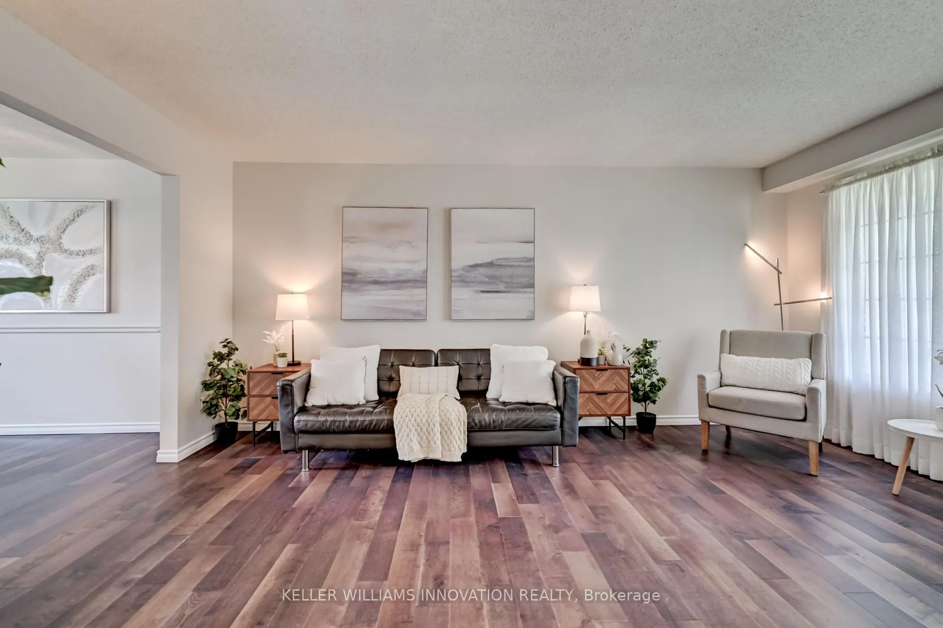 Photo 3 of 33 Carlyle Place, Kitchener — HOMEH