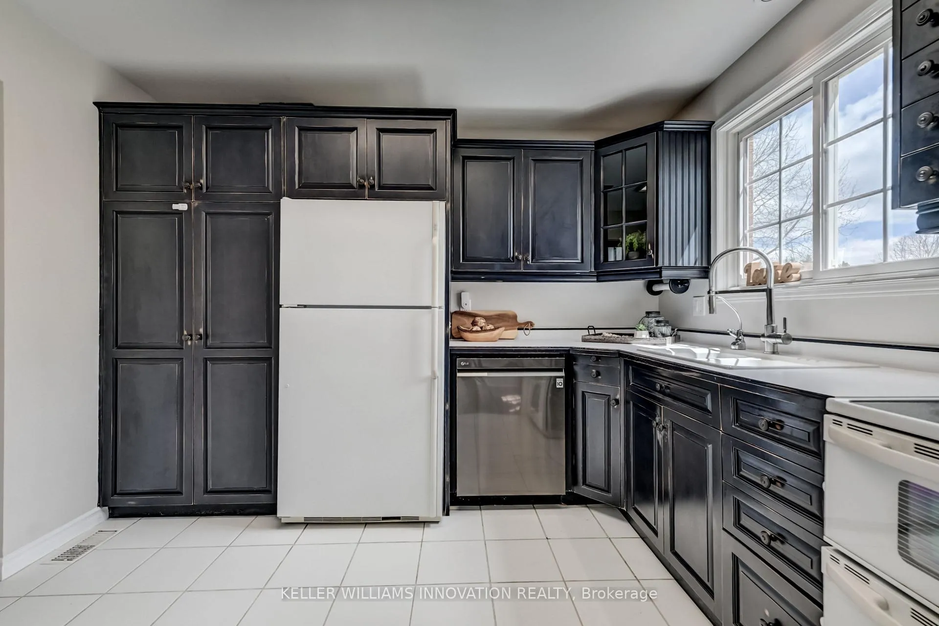 Photo 9 of 33 Carlyle Place, Kitchener — HOMEH