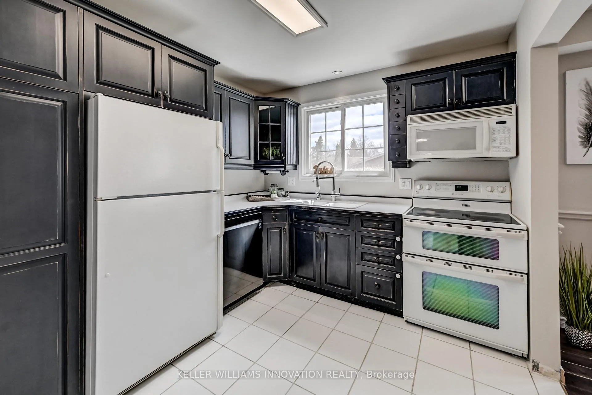 Photo 12 of 33 Carlyle Place, Kitchener — HOMEH