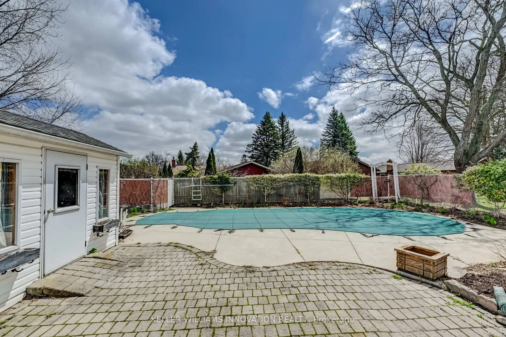 Photo 35 of 33 Carlyle Place, Kitchener — HOMEH