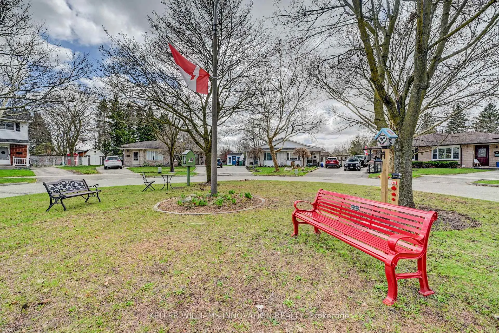 Photo 37 of 33 Carlyle Place, Kitchener — HOMEH