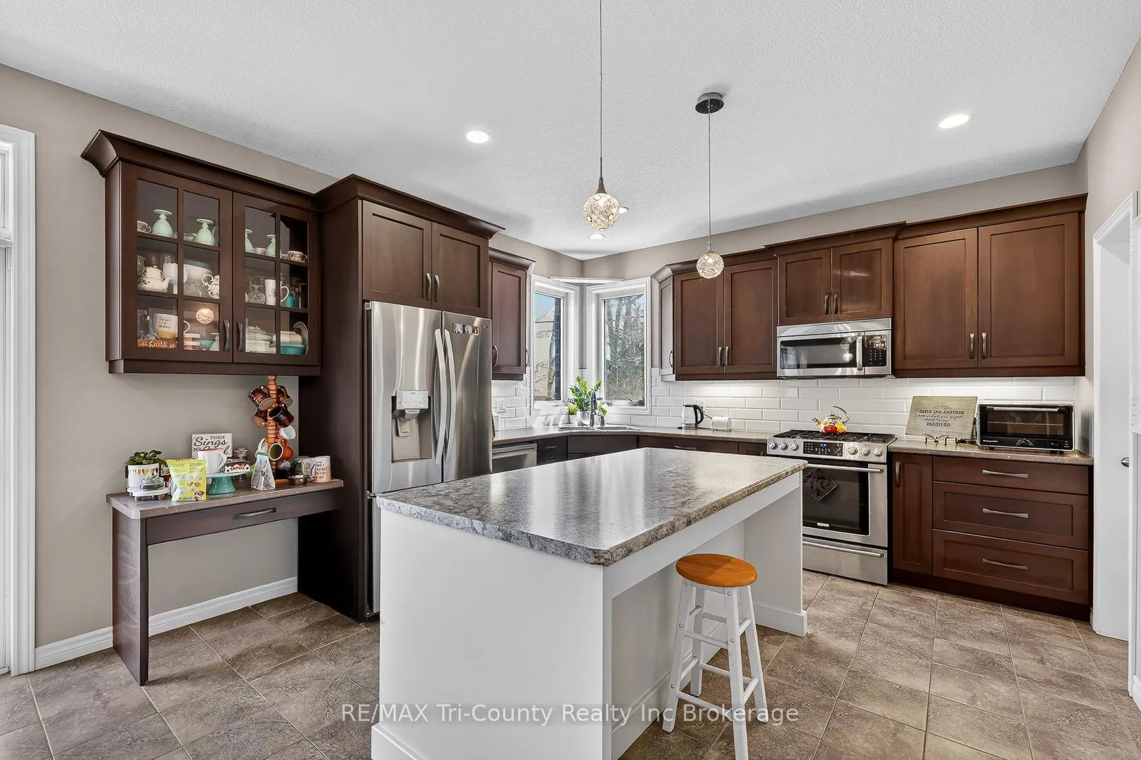 Photo 3 of 68 Colin Avenue, Tillsonburg — HOMEH