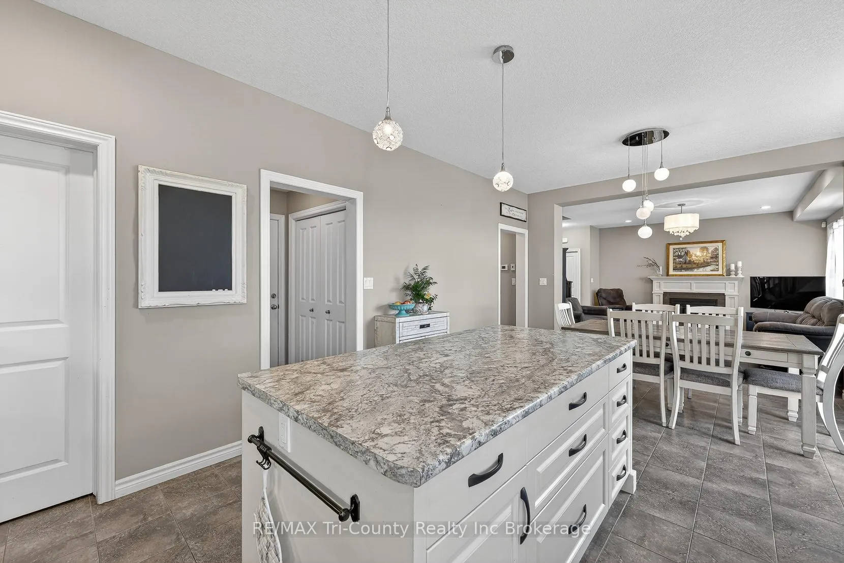 Photo 5 of 68 Colin Avenue, Tillsonburg — HOMEH