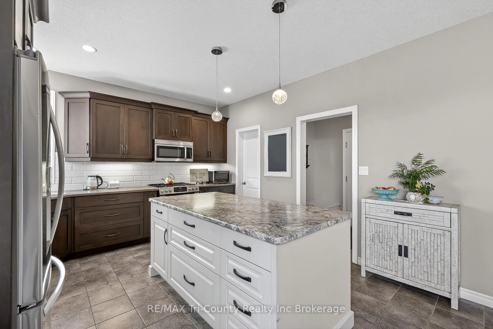 Photo 6 of 68 Colin Avenue, Tillsonburg — HOMEH