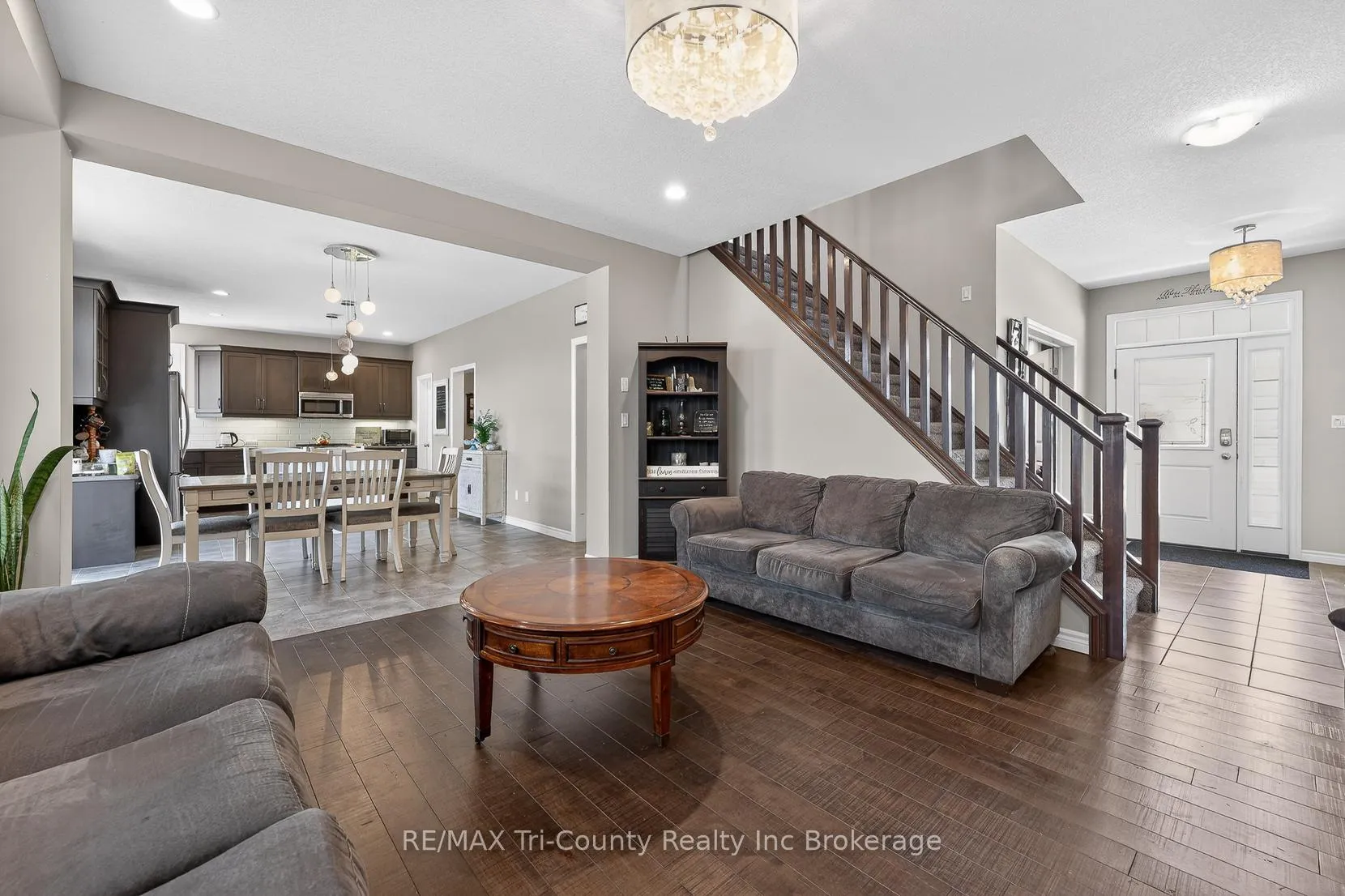 Photo 9 of 68 Colin Avenue, Tillsonburg — HOMEH