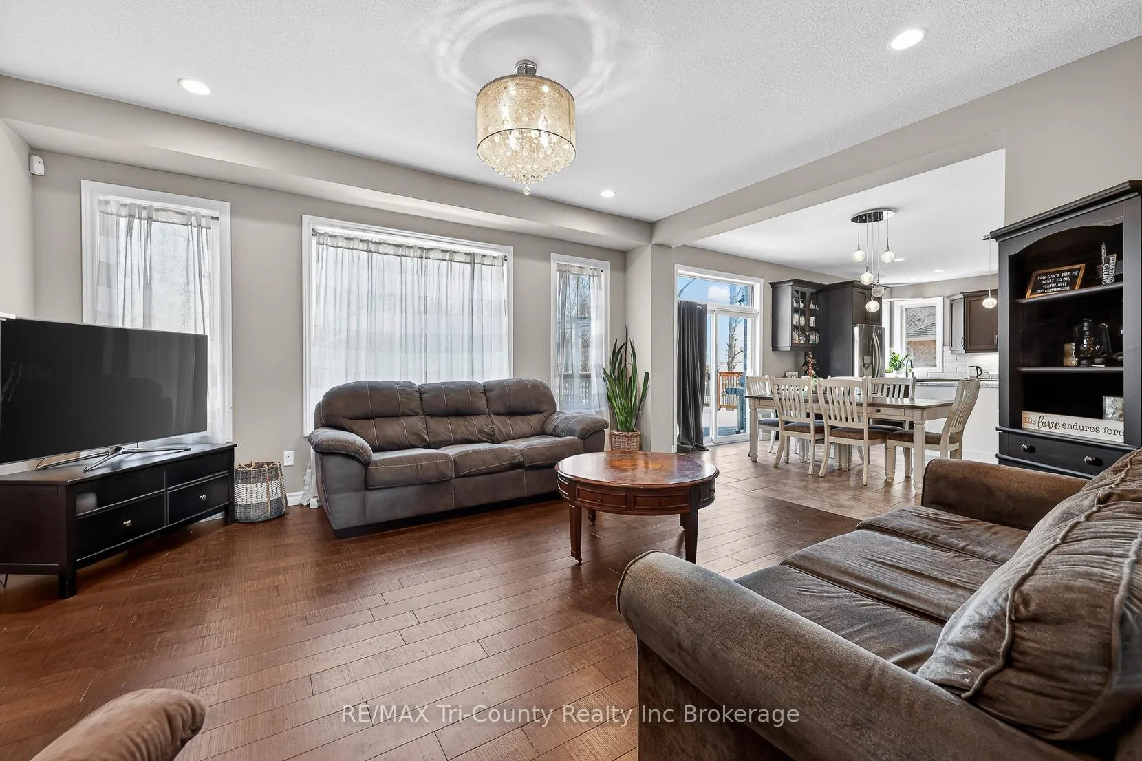Photo 10 of 68 Colin Avenue, Tillsonburg — HOMEH