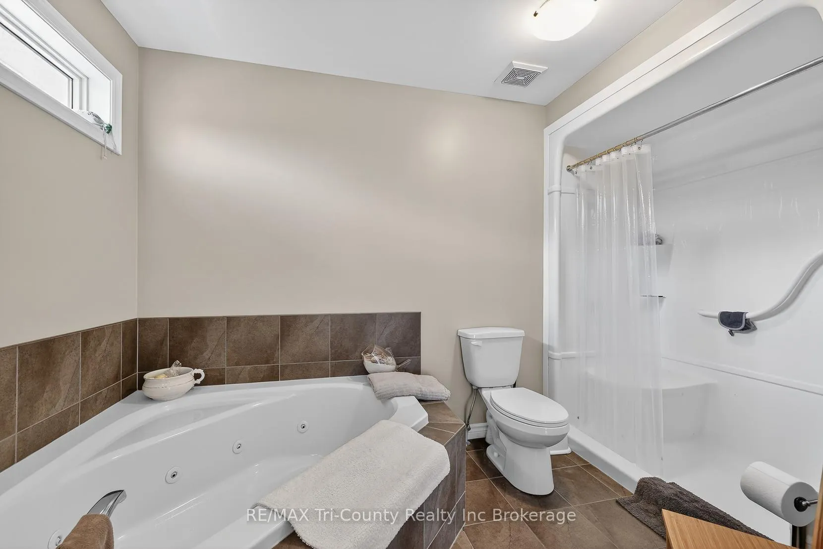 Photo 19 of 68 Colin Avenue, Tillsonburg — HOMEH