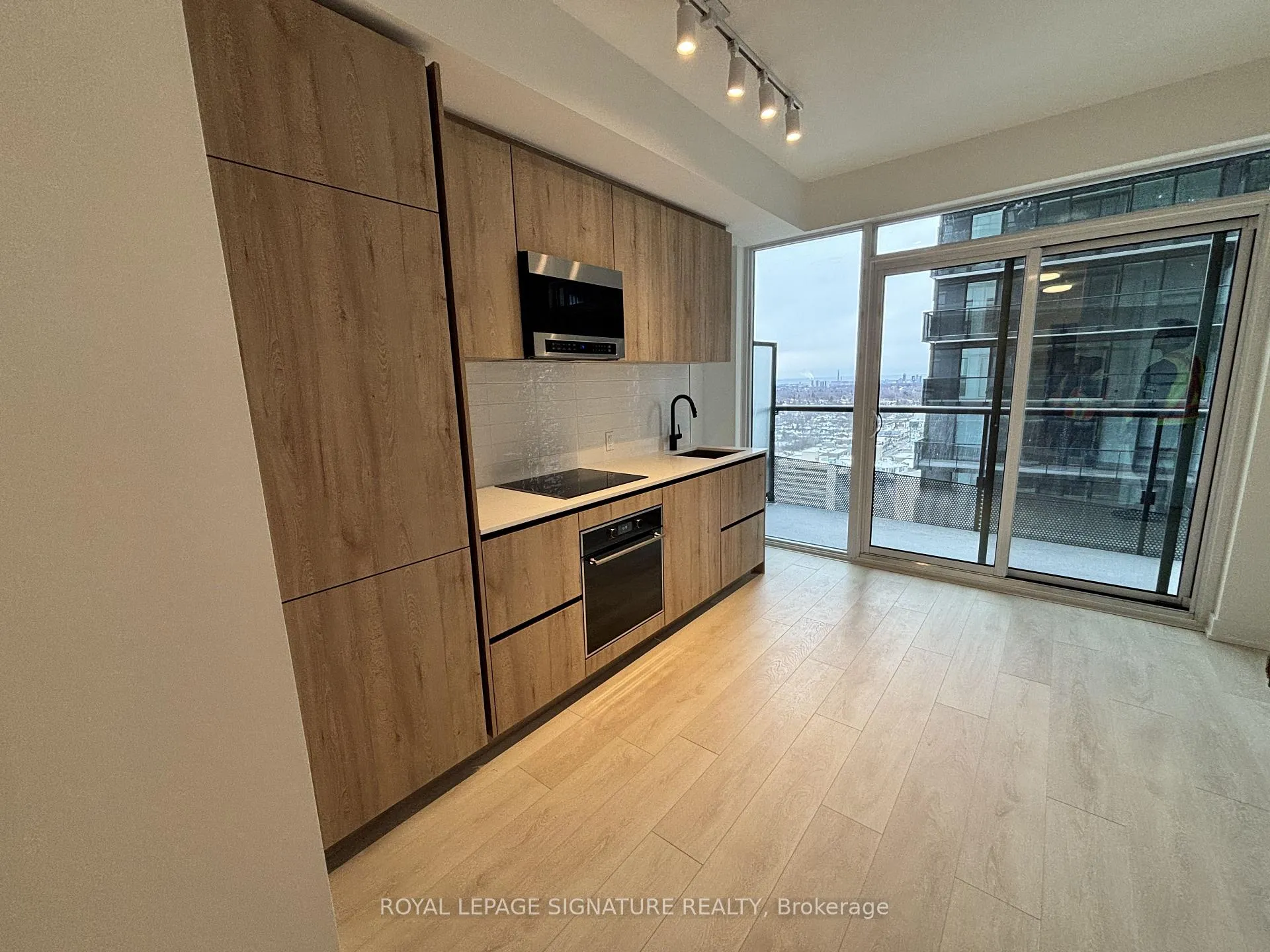 Photo 2 of 117 Broadway Avenue, Toronto, Mount Pleasant West — HOMEH