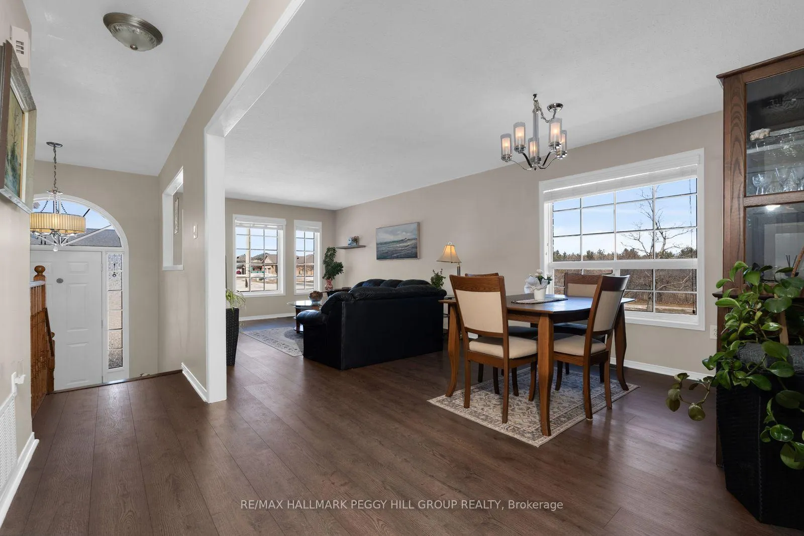 Photo 2 of 67 Forest Dale Drive, Barrie, Little Lake — HOMEH