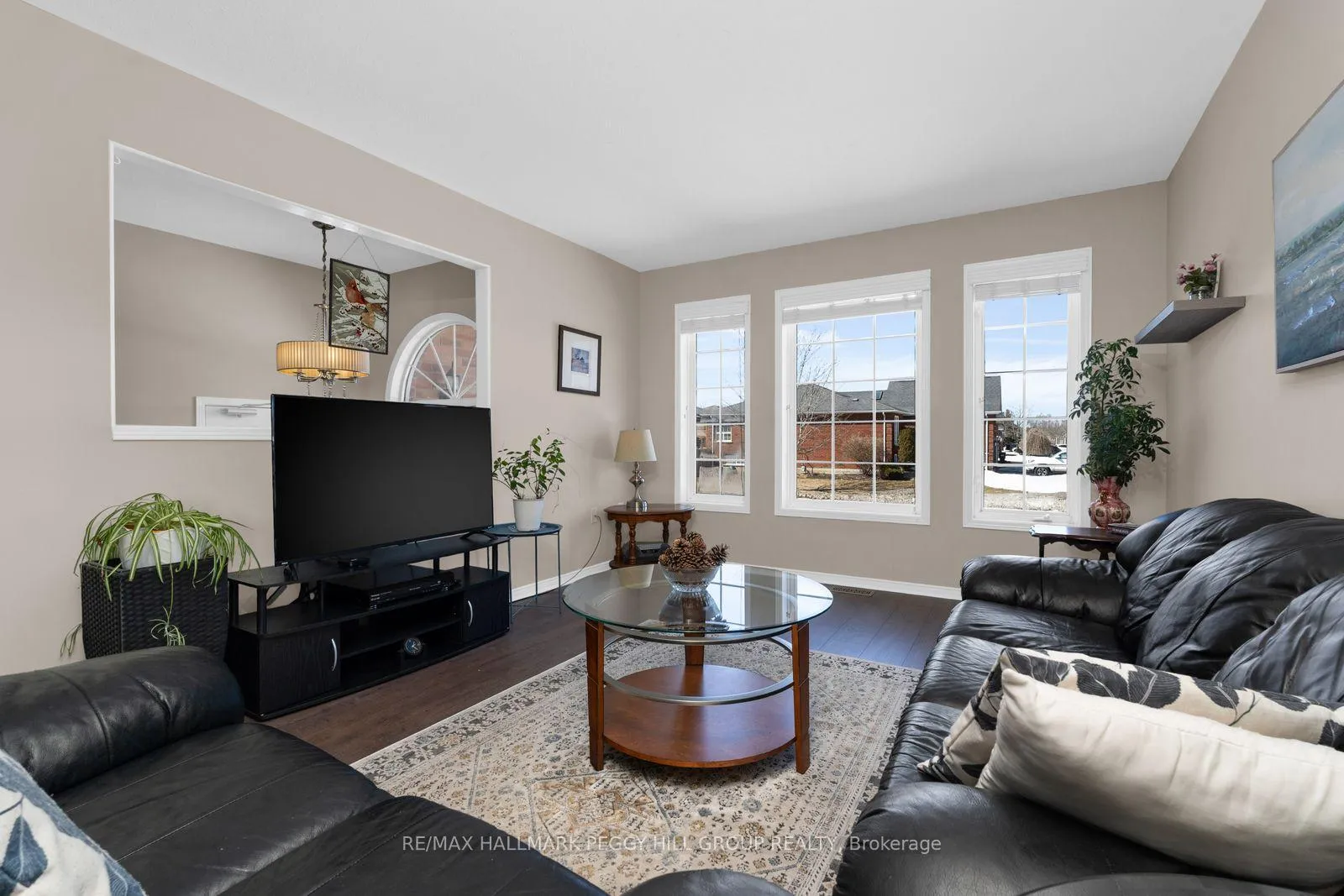 Photo 3 of 67 Forest Dale Drive, Barrie, Little Lake — HOMEH