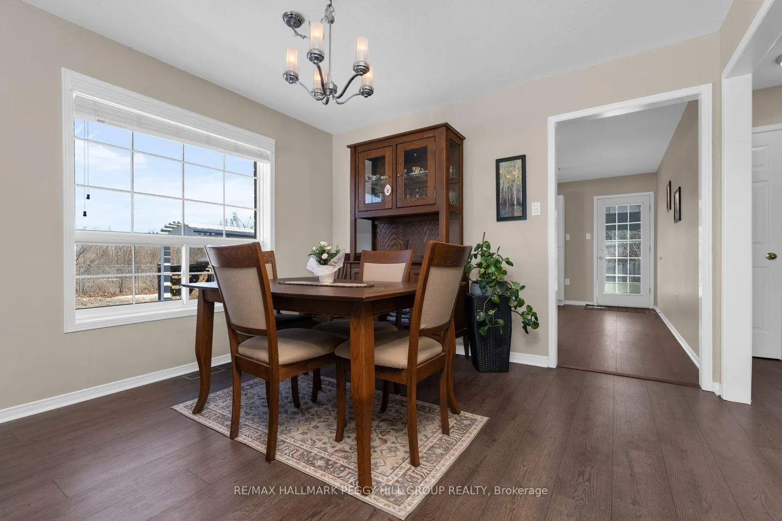 Photo 4 of 67 Forest Dale Drive, Barrie, Little Lake — HOMEH