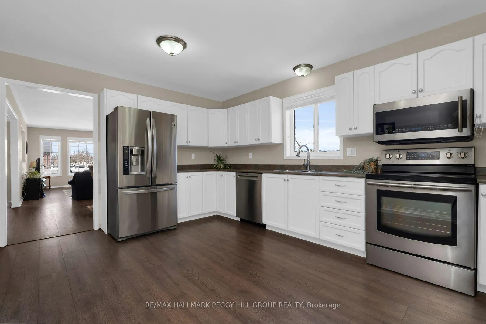 Photo 5 of 67 Forest Dale Drive, Barrie, Little Lake — HOMEH