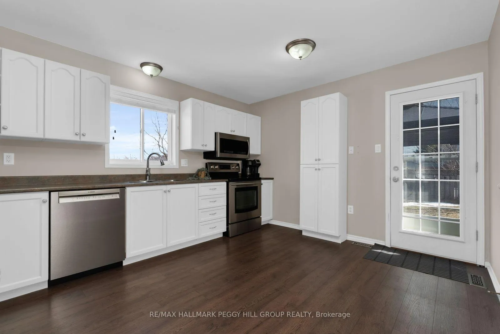 Photo 6 of 67 Forest Dale Drive, Barrie, Little Lake — HOMEH
