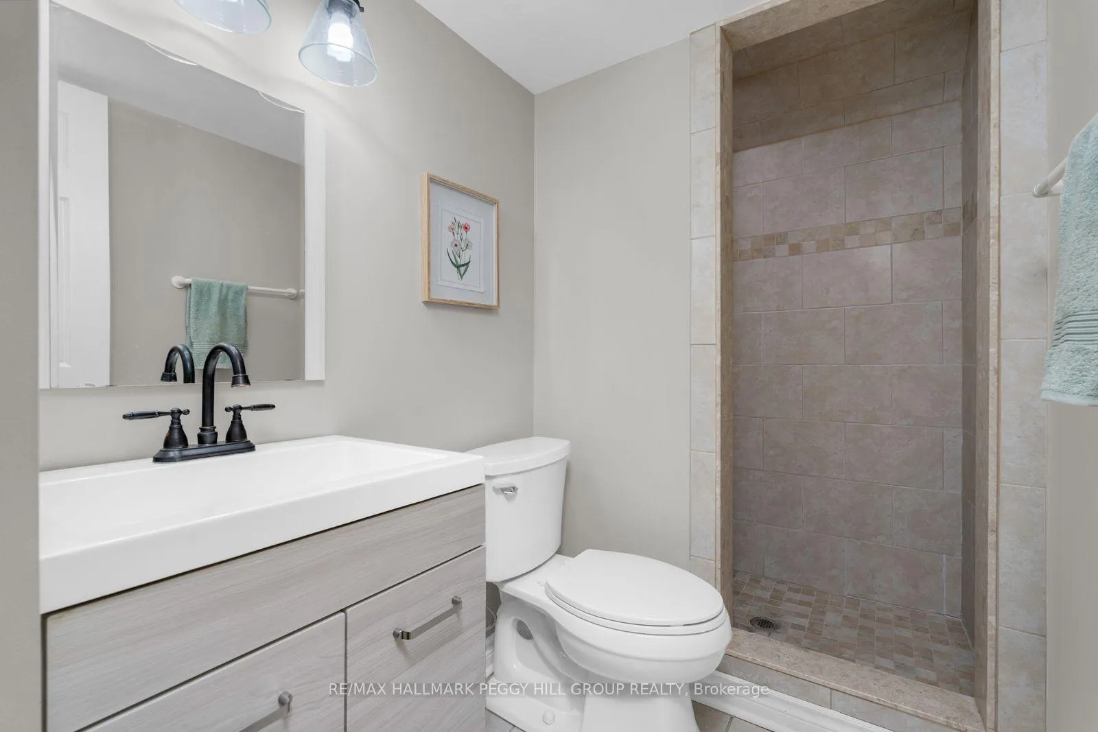 Photo 14 of 67 Forest Dale Drive, Barrie, Little Lake — HOMEH