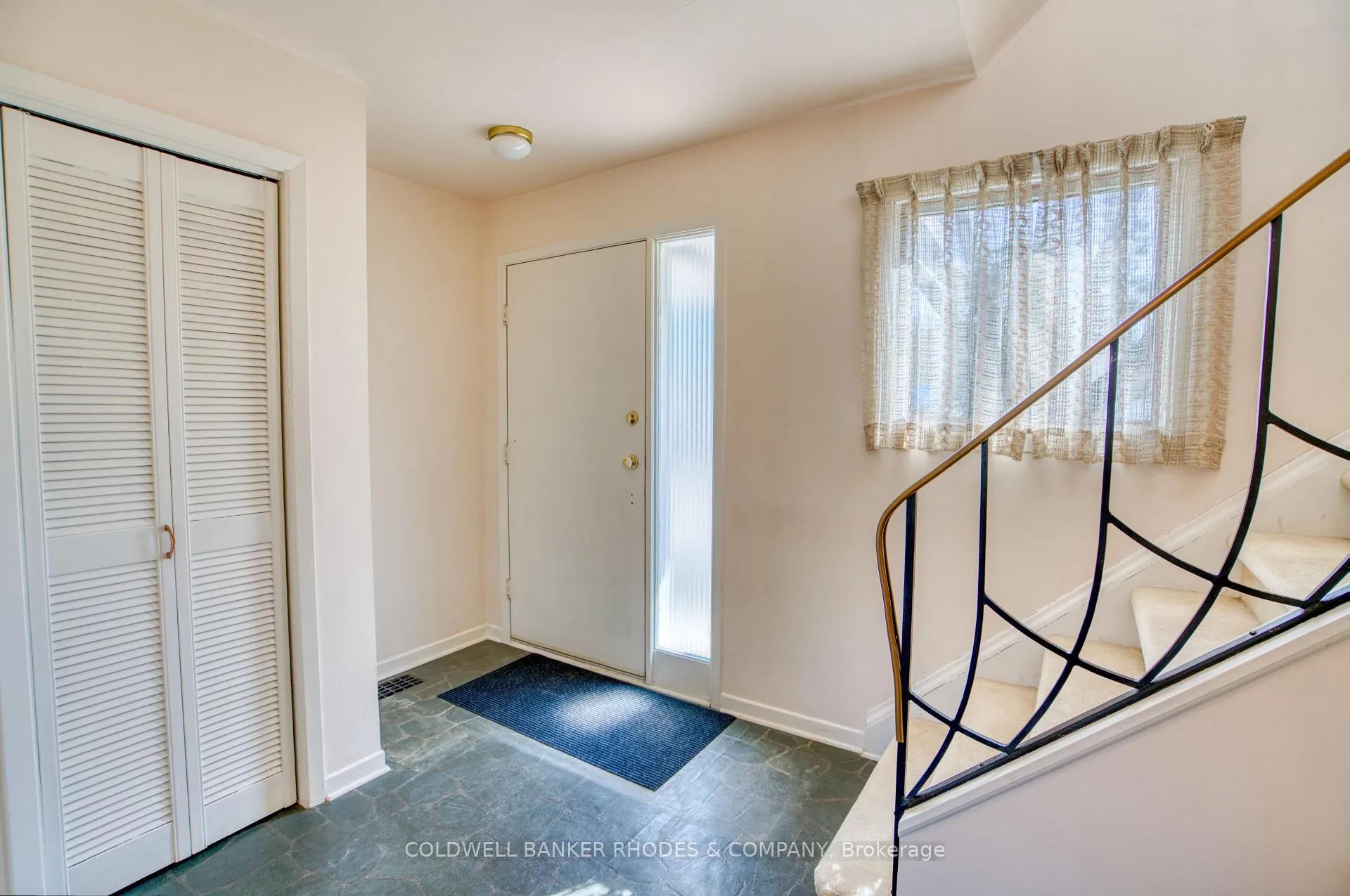 Photo 2 of 35 Bedford Crescent, Ottawa, Manor Park — HOMEH