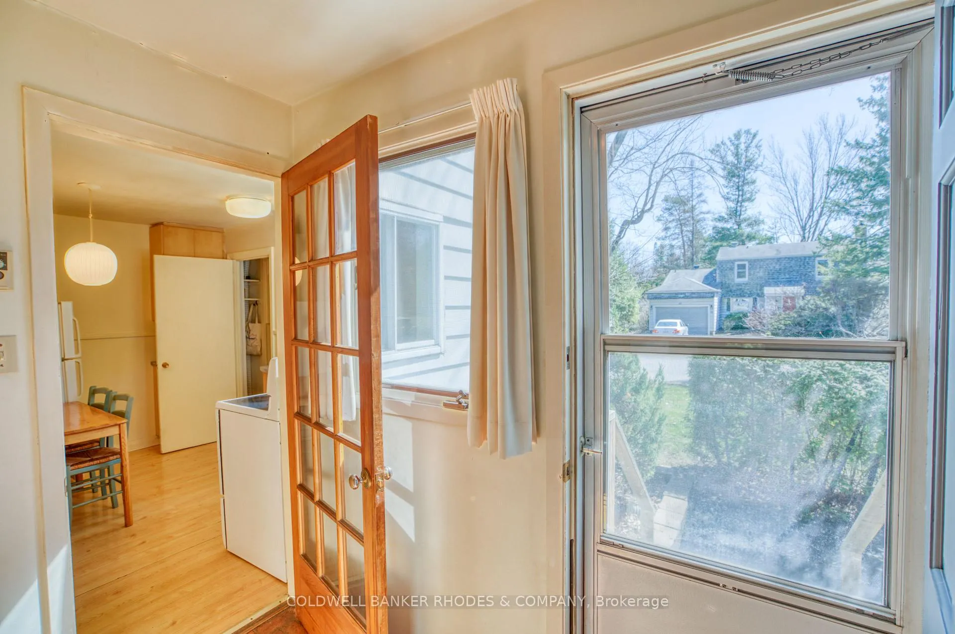 Photo 10 of 35 Bedford Crescent, Ottawa, Manor Park — HOMEH
