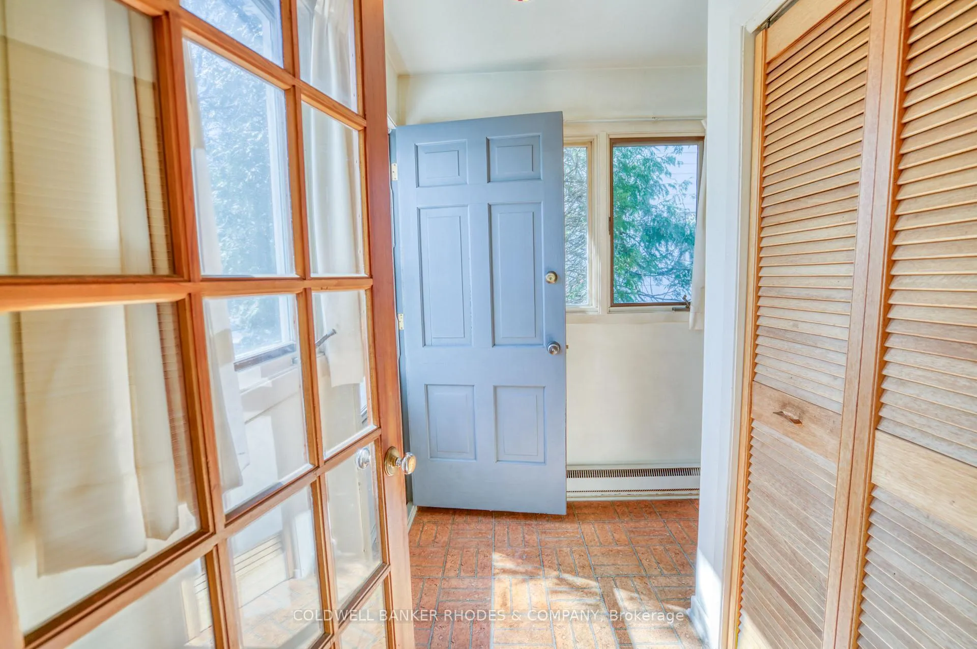Photo 11 of 35 Bedford Crescent, Ottawa, Manor Park — HOMEH