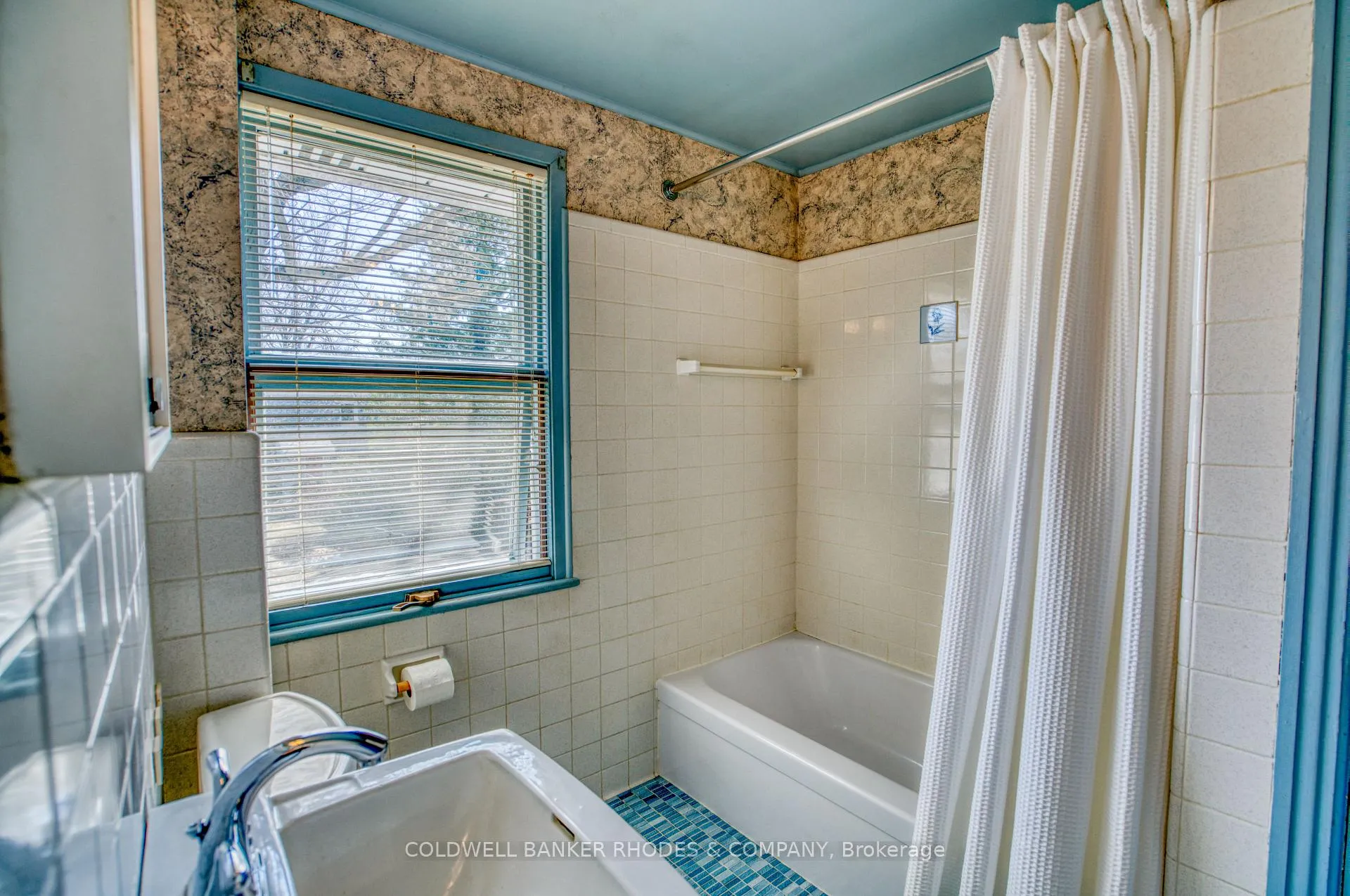 Photo 17 of 35 Bedford Crescent, Ottawa, Manor Park — HOMEH