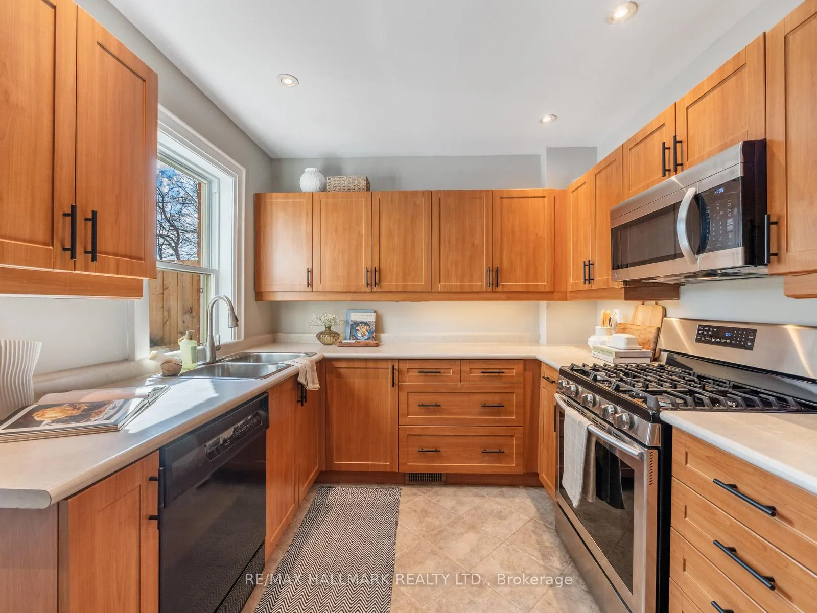 Photo 10 of 275 Bingham Avenue, Toronto, East End-Danforth — HOMEH