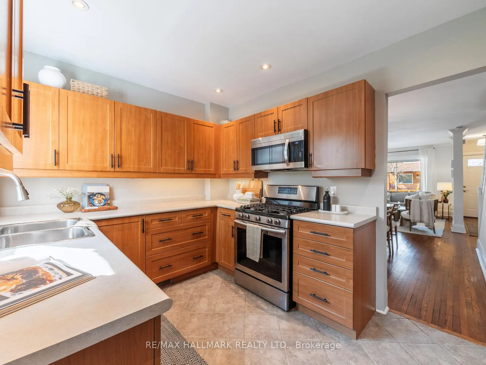 Photo 11 of 275 Bingham Avenue, Toronto, East End-Danforth — HOMEH