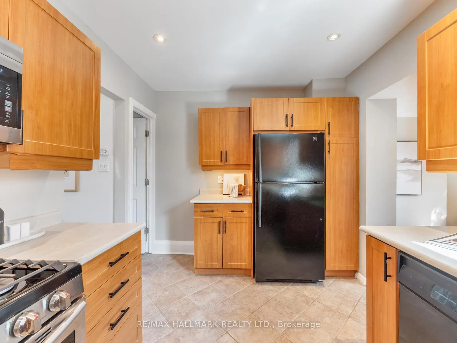 Photo 12 of 275 Bingham Avenue, Toronto, East End-Danforth — HOMEH
