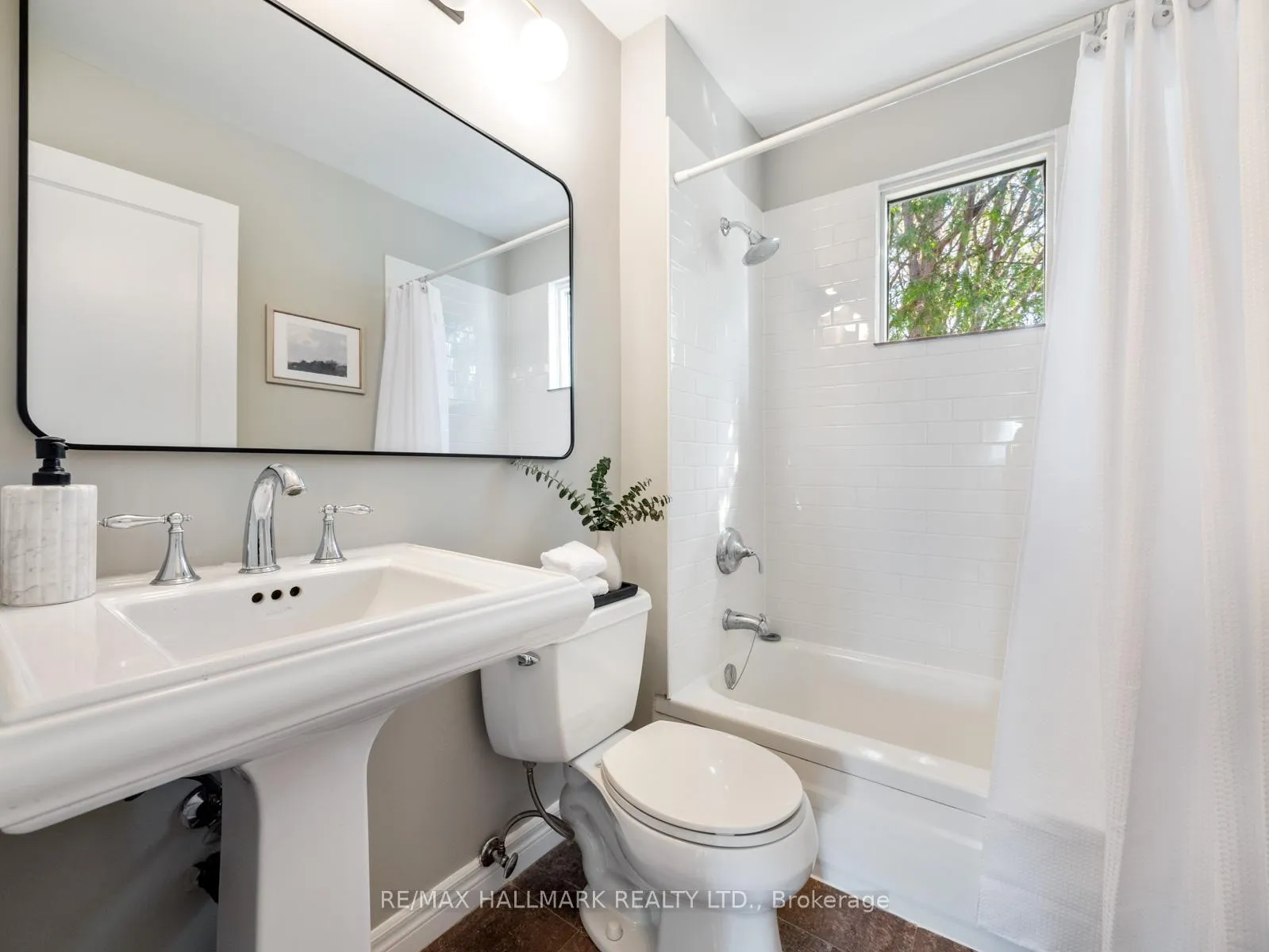 Photo 21 of 275 Bingham Avenue, Toronto, East End-Danforth — HOMEH