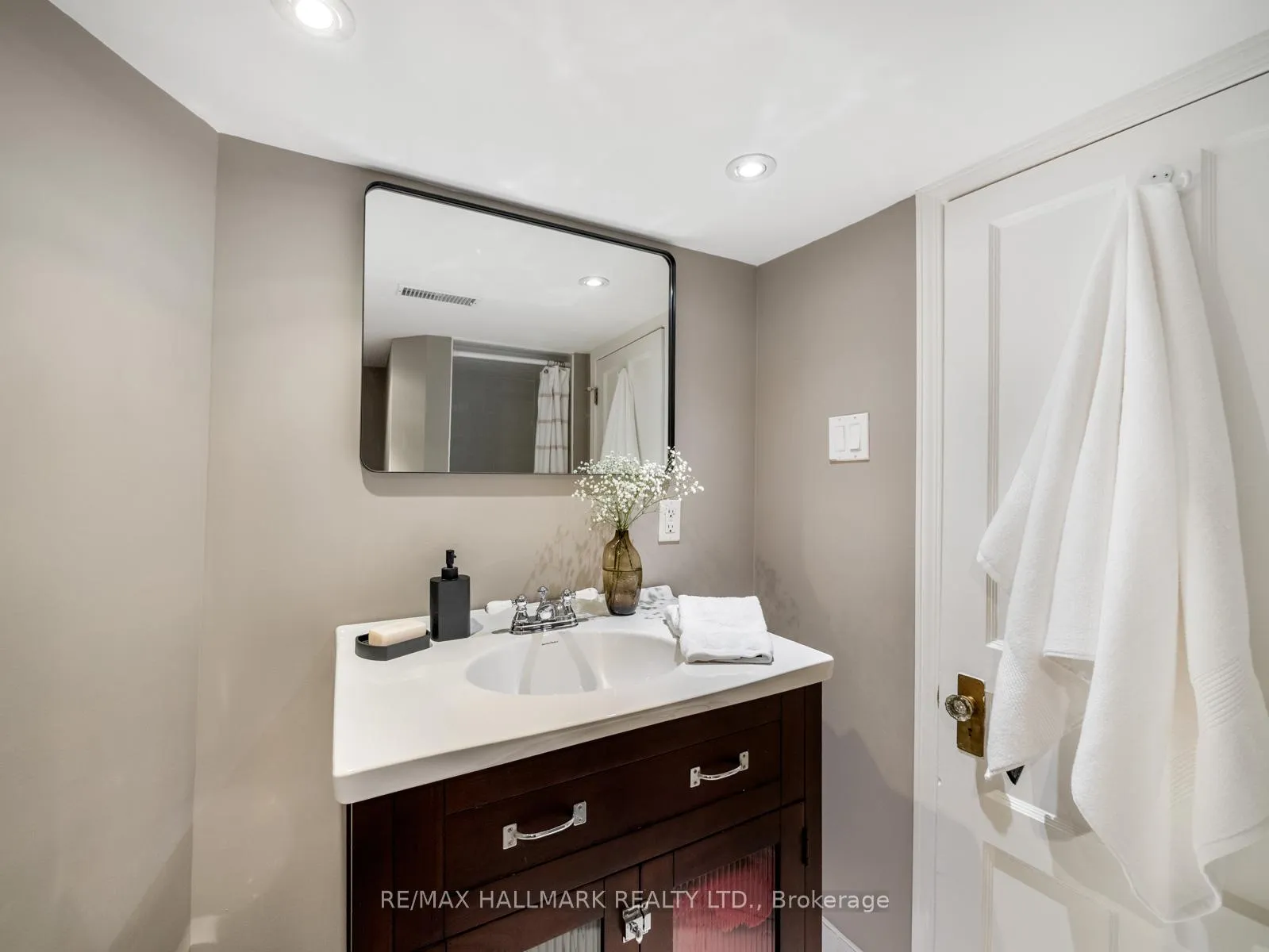 Photo 25 of 275 Bingham Avenue, Toronto, East End-Danforth — HOMEH