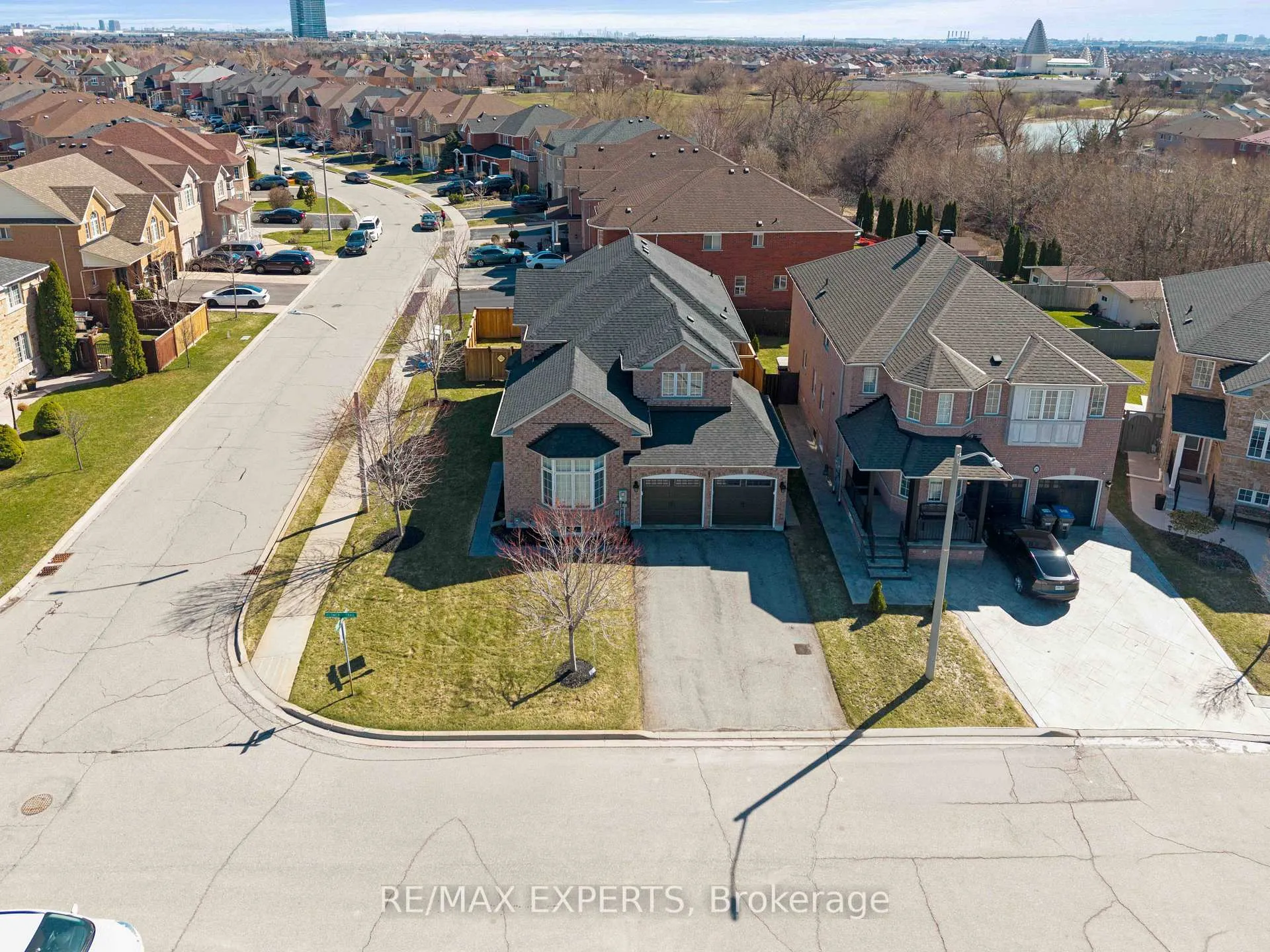 Photo 2 of 52 Goreridge Crescent, Brampton, Bram East — HOMEH