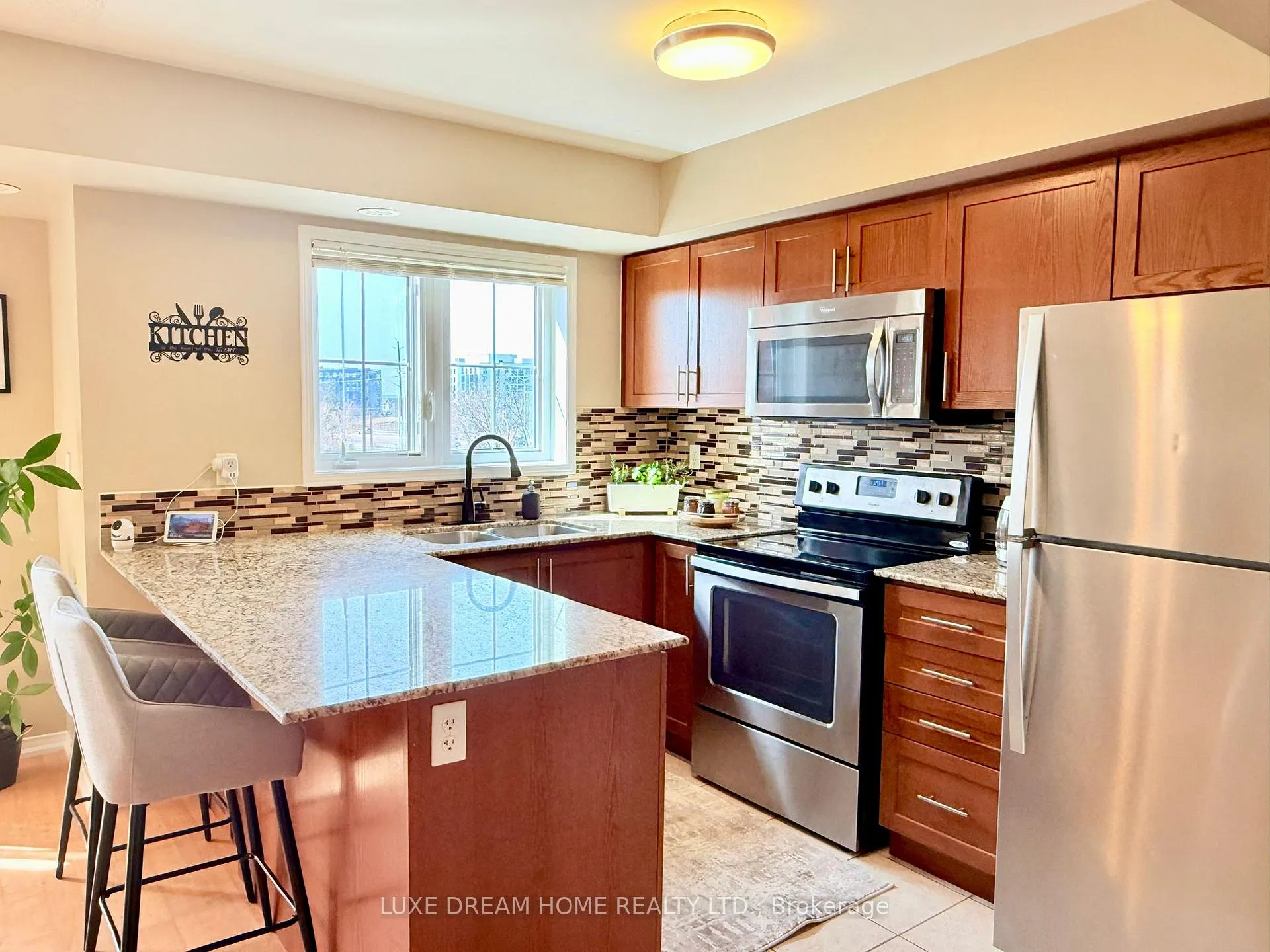 Photo 4 of Unit 15, 2496 Post Road, Oakville, River Oaks — HOMEH