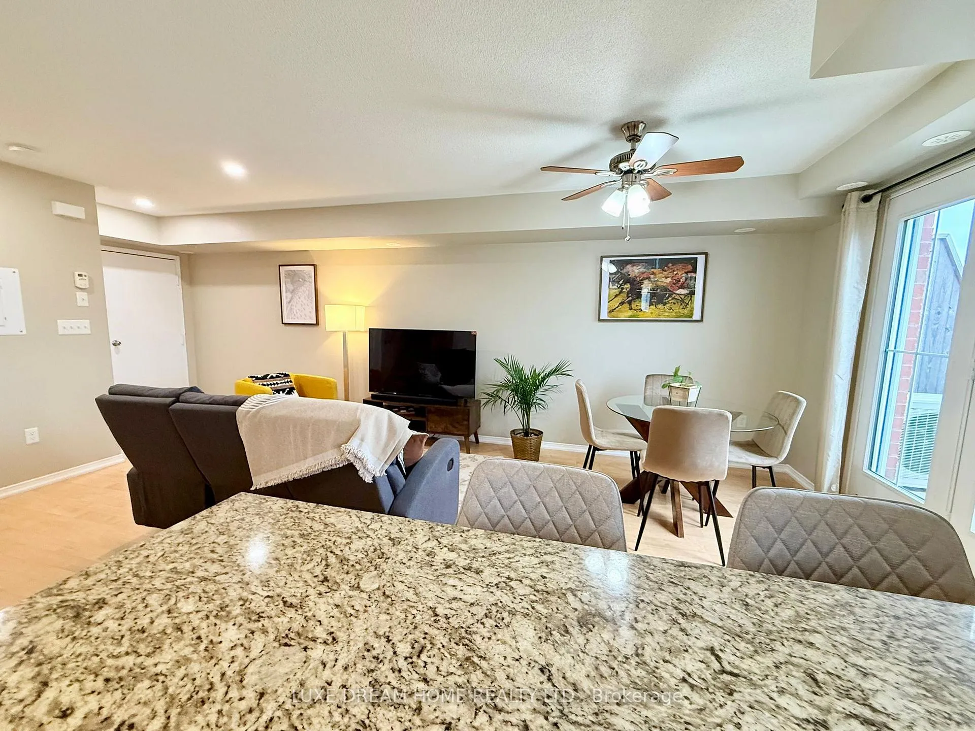 Photo 8 of Unit 15, 2496 Post Road, Oakville, River Oaks — HOMEH