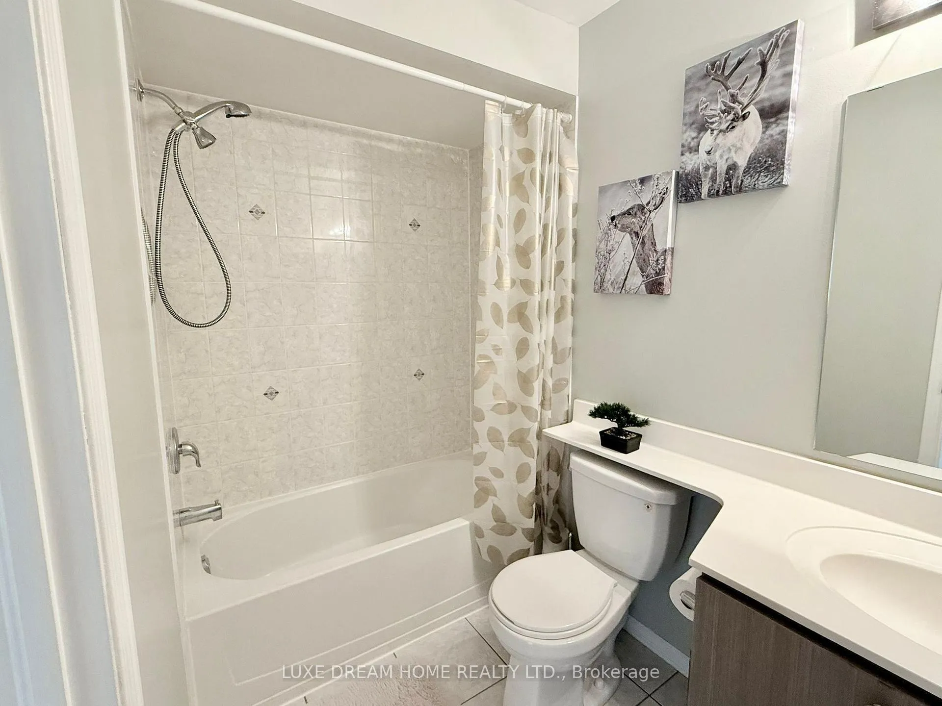 Photo 13 of Unit 15, 2496 Post Road, Oakville, River Oaks — HOMEH