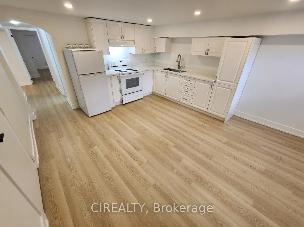 Photo 1 of Unit Lower, 31 Bailey Crescent, Aurora, Aurora Highlands — HOMEH