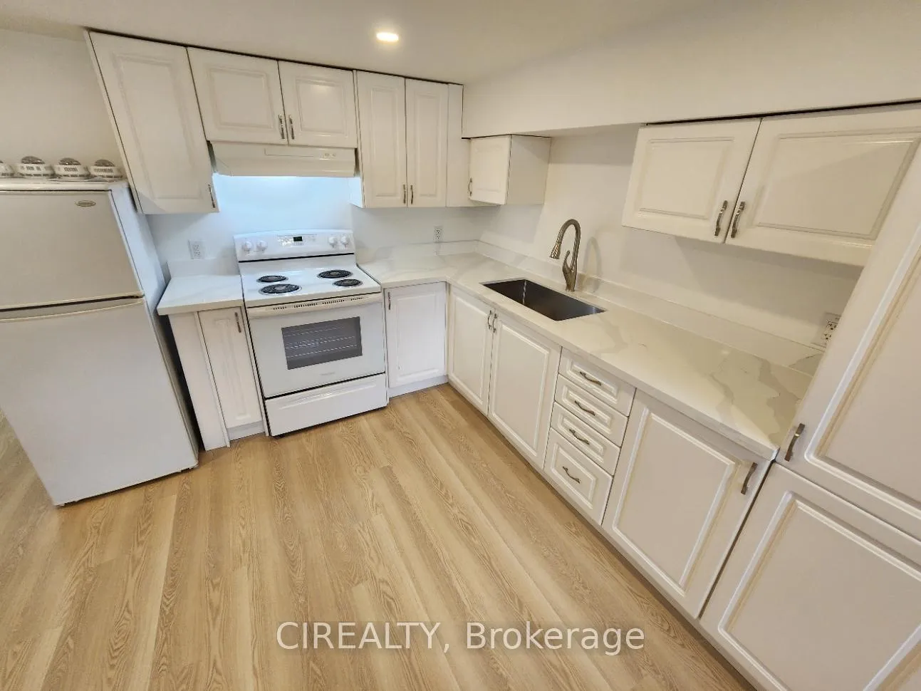 Photo 2 of Unit Lower, 31 Bailey Crescent, Aurora, Aurora Highlands — HOMEH