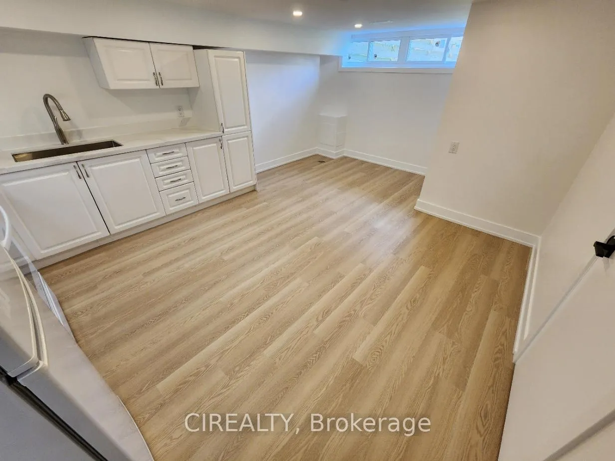 Photo 4 of Unit Lower, 31 Bailey Crescent, Aurora, Aurora Highlands — HOMEH