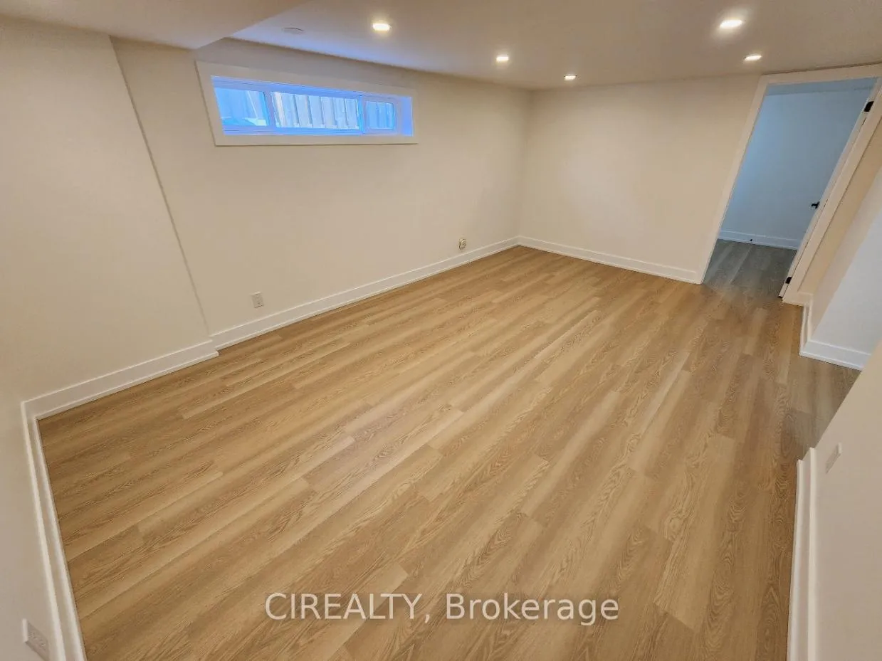 Photo 9 of Unit Lower, 31 Bailey Crescent, Aurora, Aurora Highlands — HOMEH