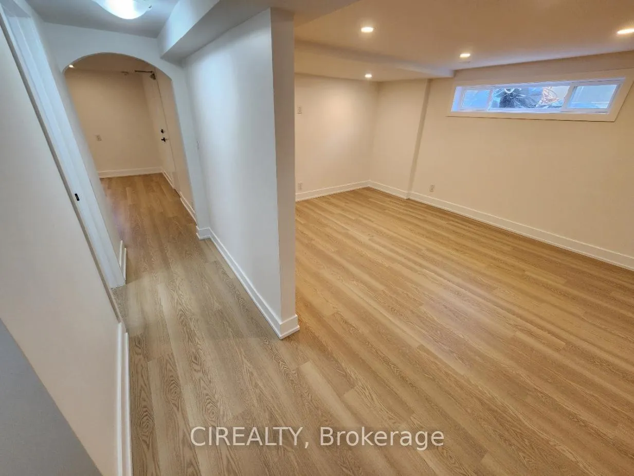 Photo 10 of Unit Lower, 31 Bailey Crescent, Aurora, Aurora Highlands — HOMEH