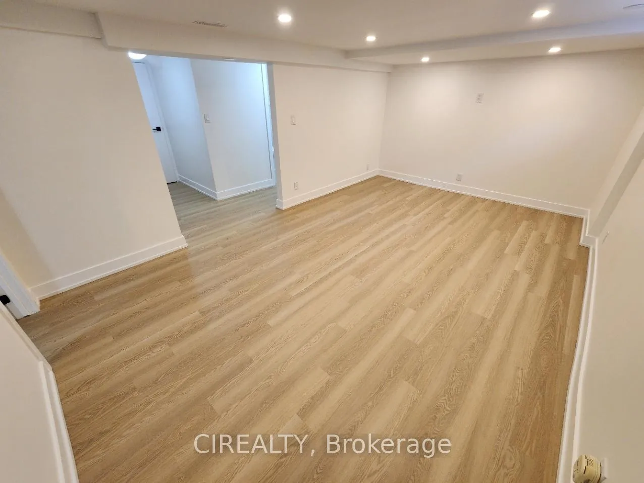 Photo 11 of Unit Lower, 31 Bailey Crescent, Aurora, Aurora Highlands — HOMEH