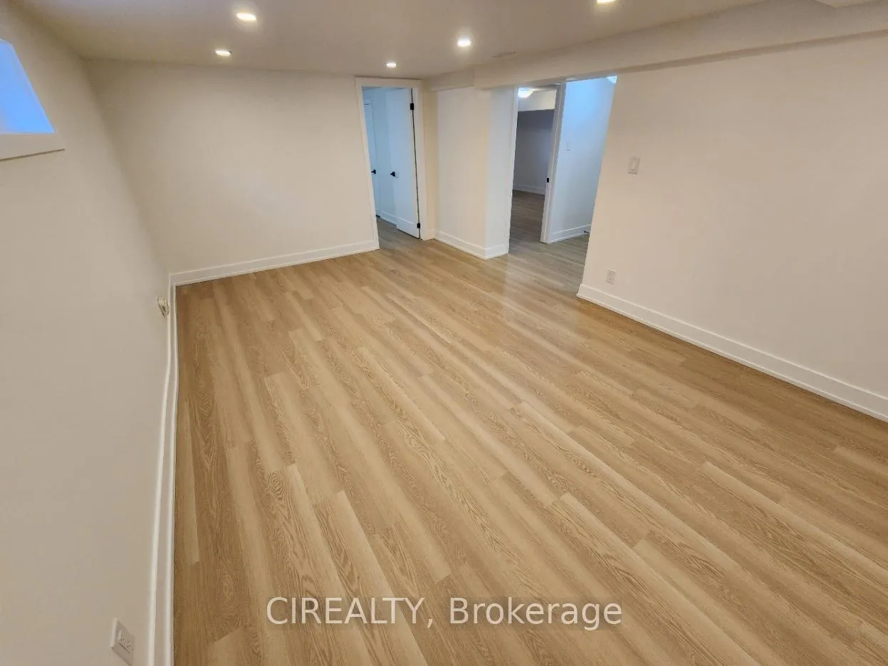 Photo 12 of Unit Lower, 31 Bailey Crescent, Aurora, Aurora Highlands — HOMEH