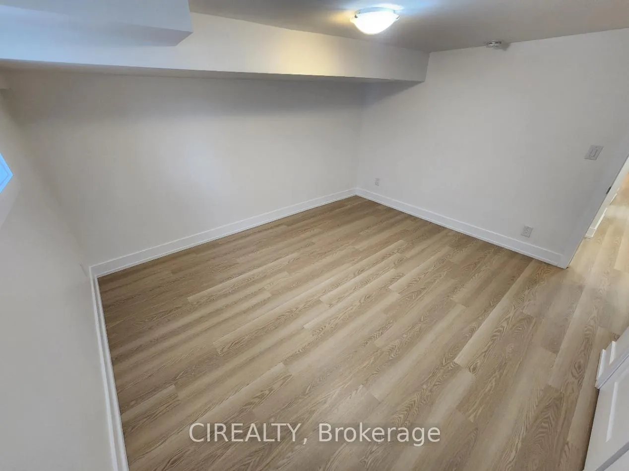 Photo 14 of Unit Lower, 31 Bailey Crescent, Aurora, Aurora Highlands — HOMEH