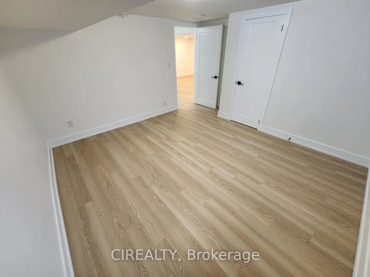 Photo 15 of Unit Lower, 31 Bailey Crescent, Aurora, Aurora Highlands — HOMEH