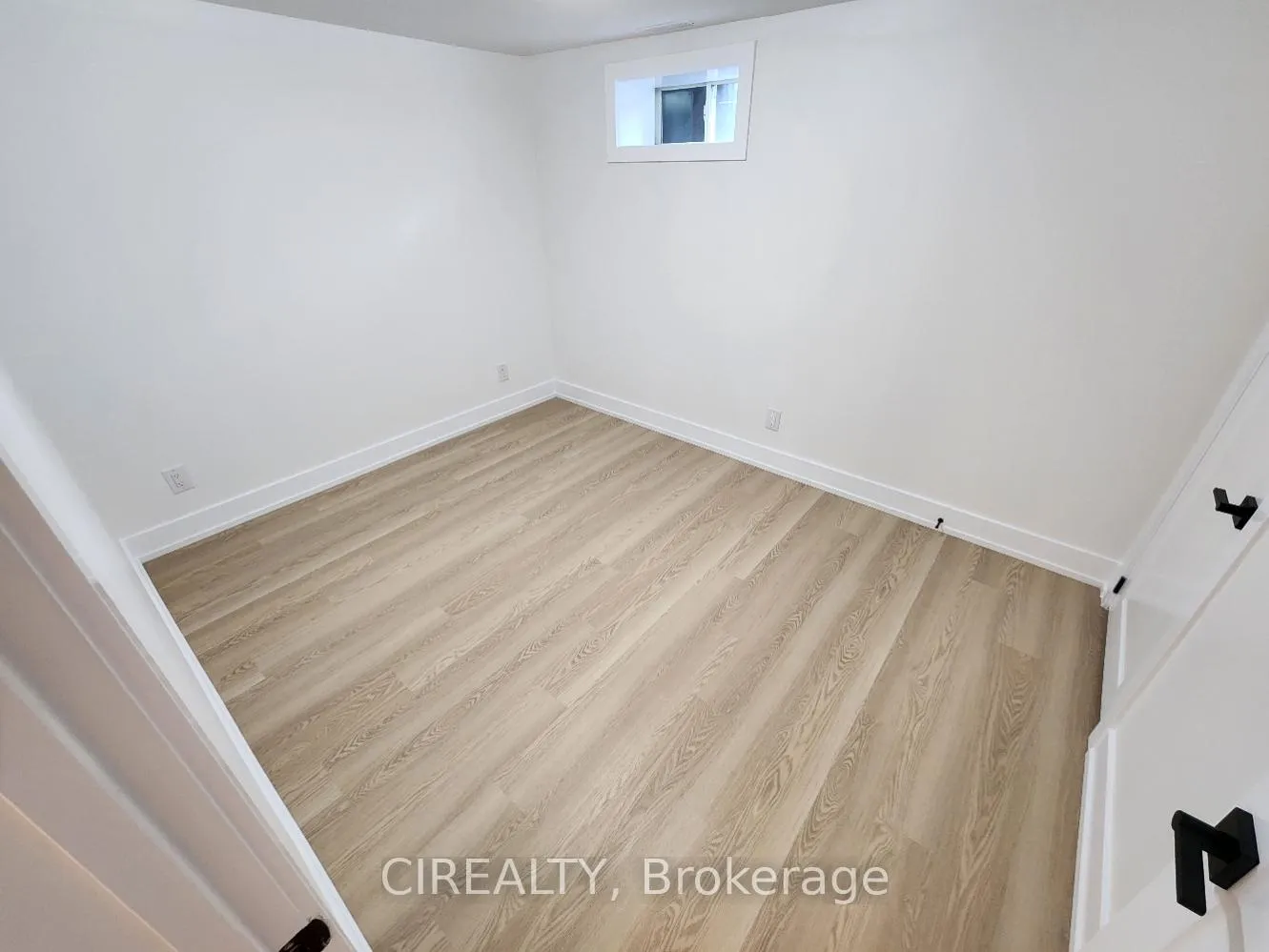 Photo 16 of Unit Lower, 31 Bailey Crescent, Aurora, Aurora Highlands — HOMEH