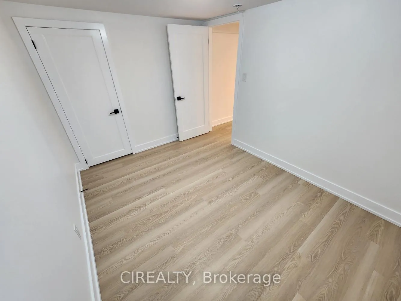 Photo 18 of Unit Lower, 31 Bailey Crescent, Aurora, Aurora Highlands — HOMEH