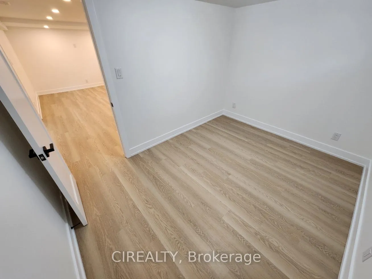 Photo 19 of Unit Lower, 31 Bailey Crescent, Aurora, Aurora Highlands — HOMEH