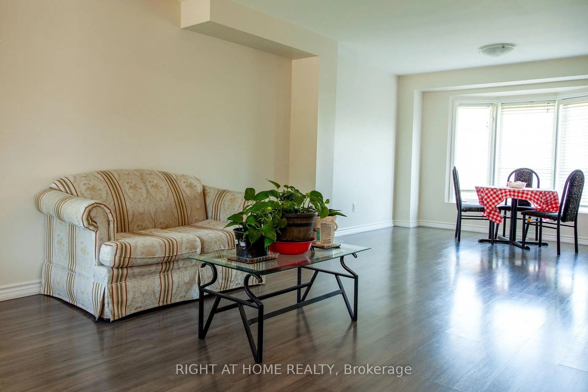Photo 2 of 68 Trevino Circle, Barrie, East Bayfield — HOMEH