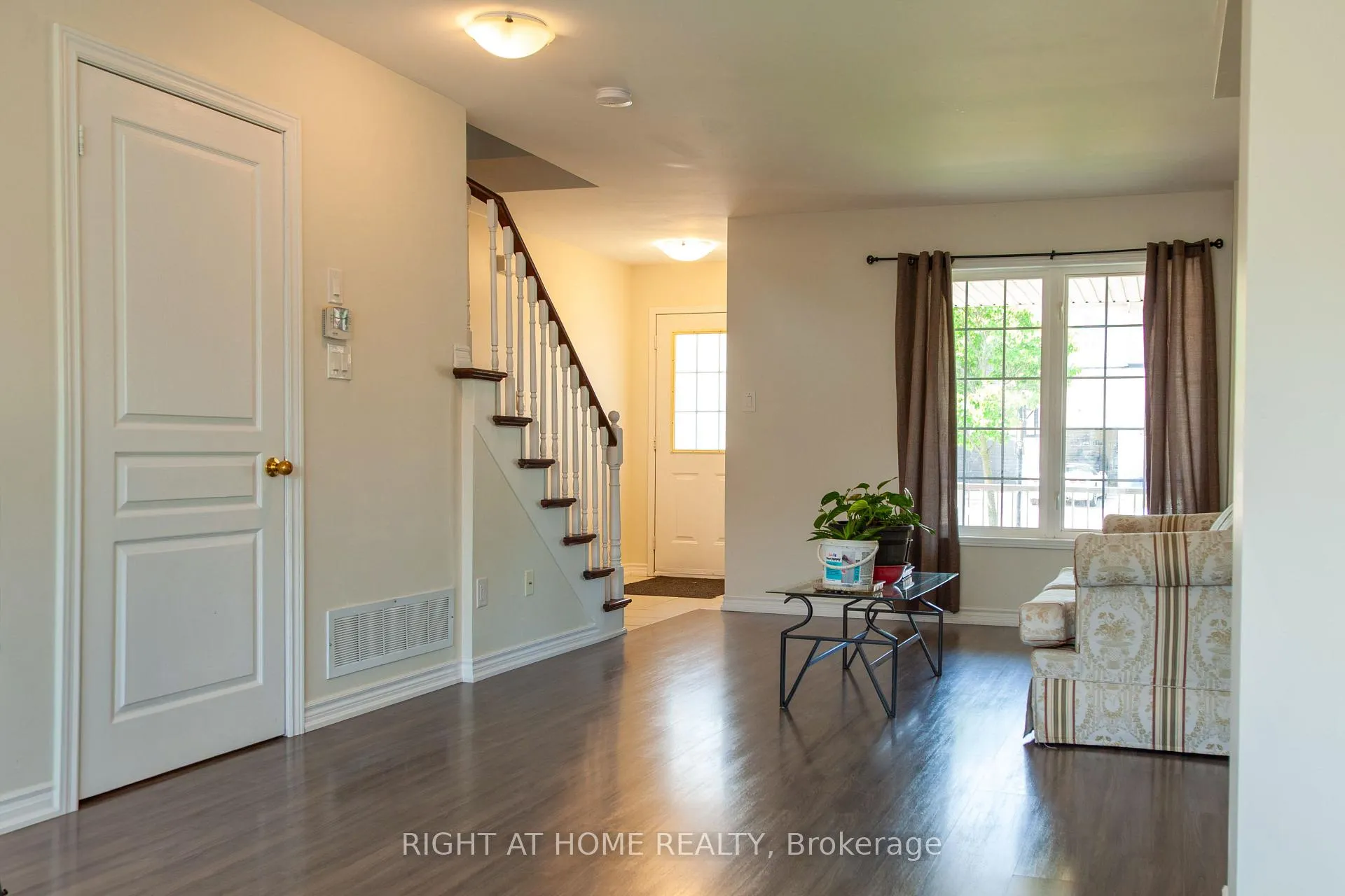 Photo 3 of 68 Trevino Circle, Barrie, East Bayfield — HOMEH