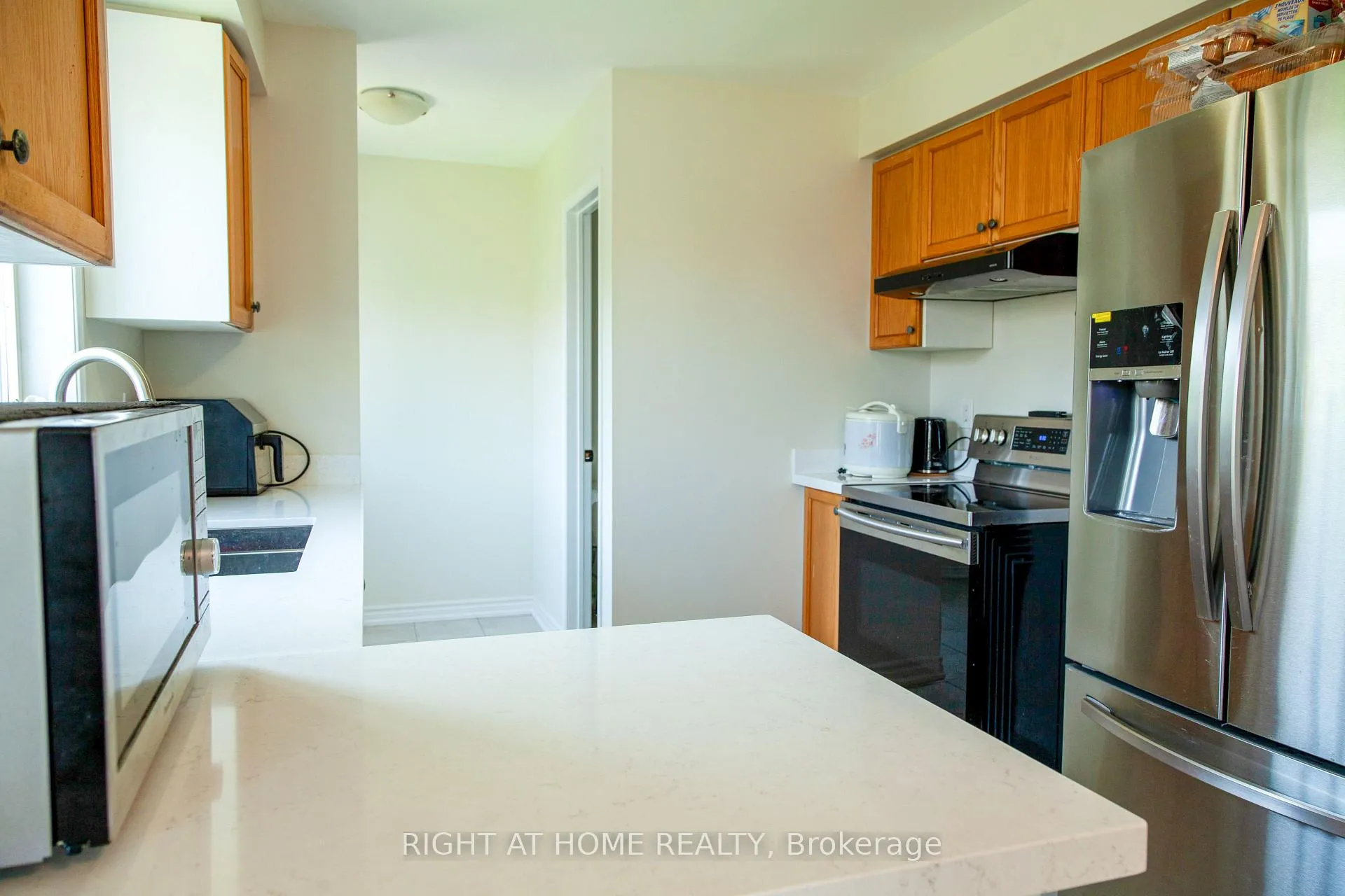 Photo 5 of 68 Trevino Circle, Barrie, East Bayfield — HOMEH