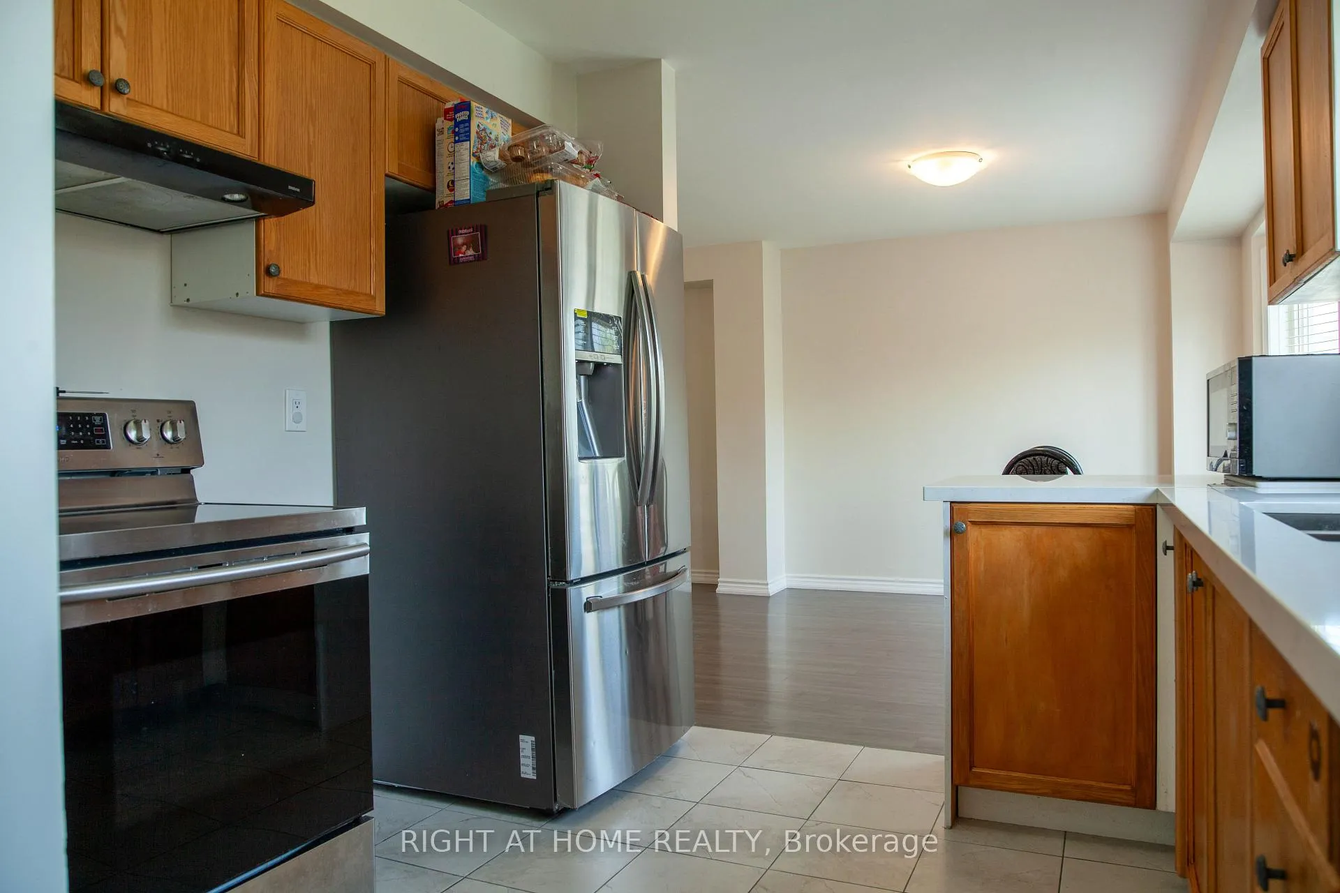Photo 6 of 68 Trevino Circle, Barrie, East Bayfield — HOMEH