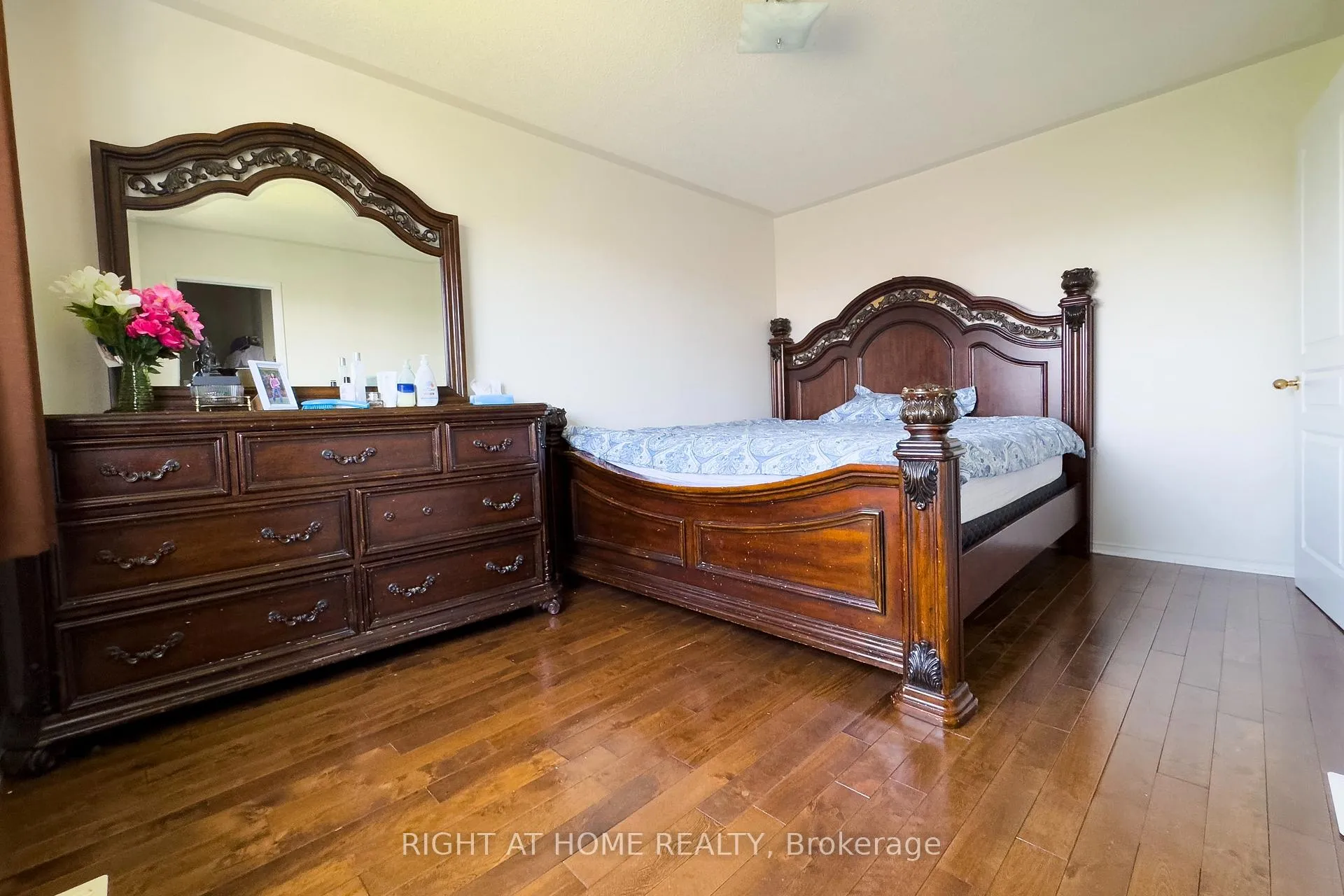 Photo 7 of 68 Trevino Circle, Barrie, East Bayfield — HOMEH